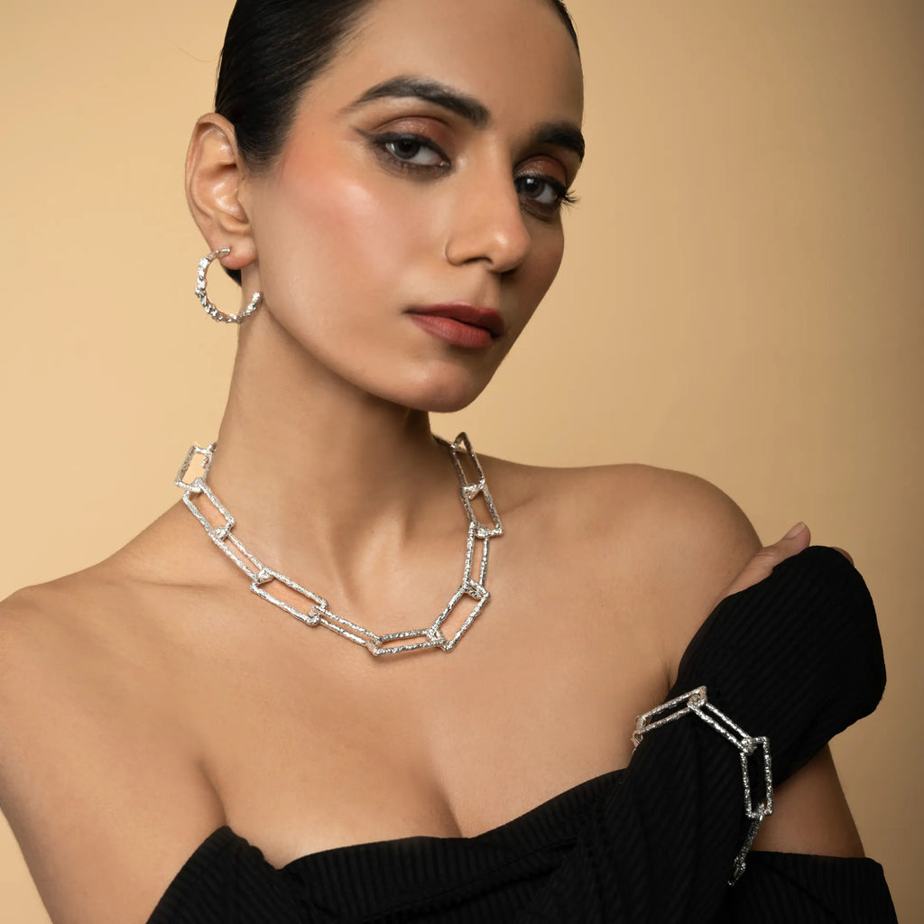 Textured Metal Link Necklace |  Classic Western Jewelry DIORA